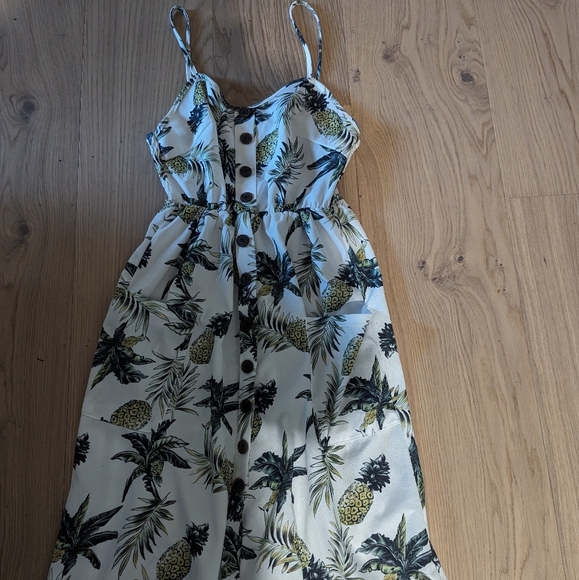 Pineapple 🍍 summer dress - Picture 2 of 3